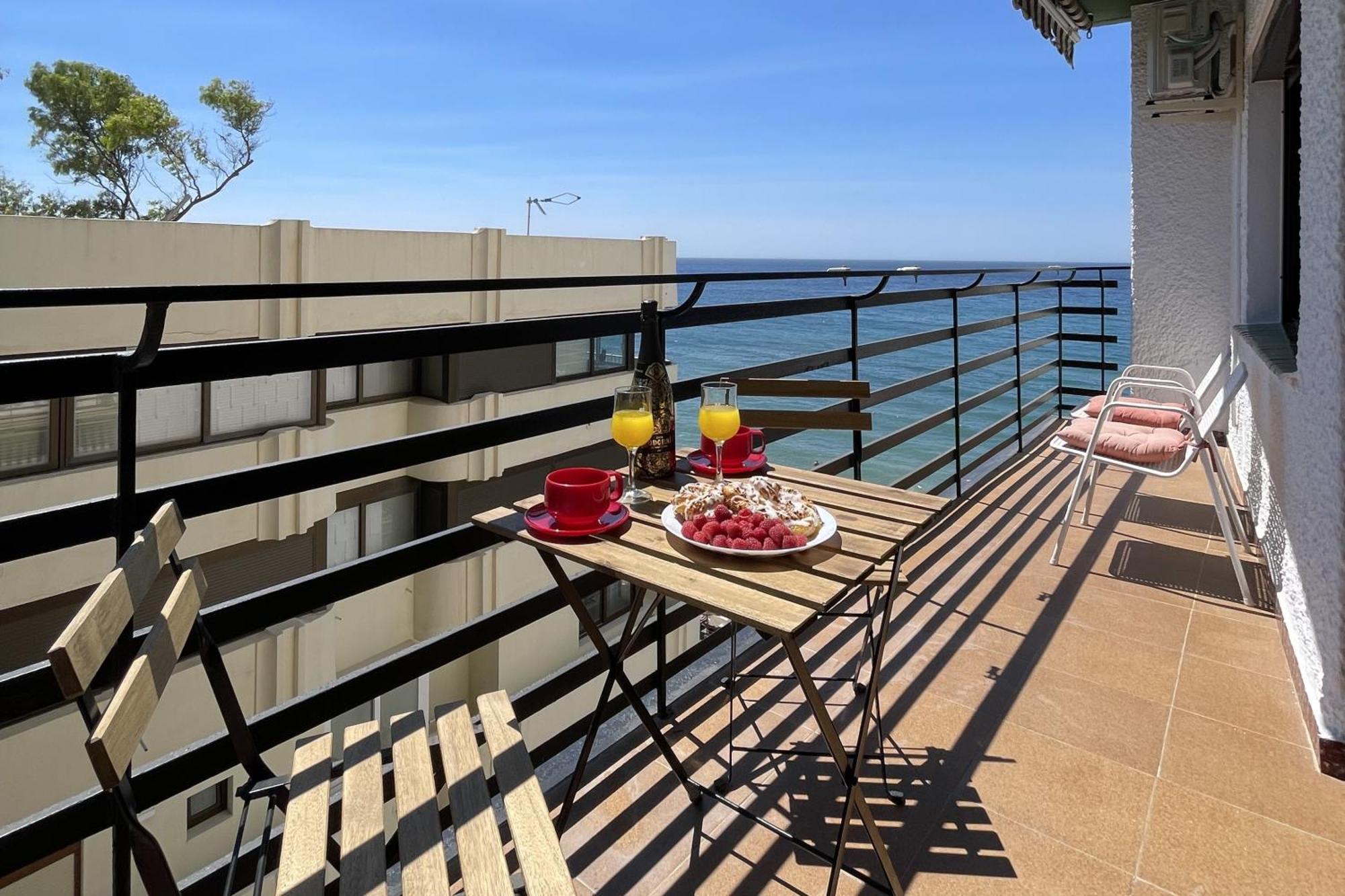 Mediterraneo 508. Fantastic Studio On The Beachfront With Sea Views. 마르베야 외부 사진
