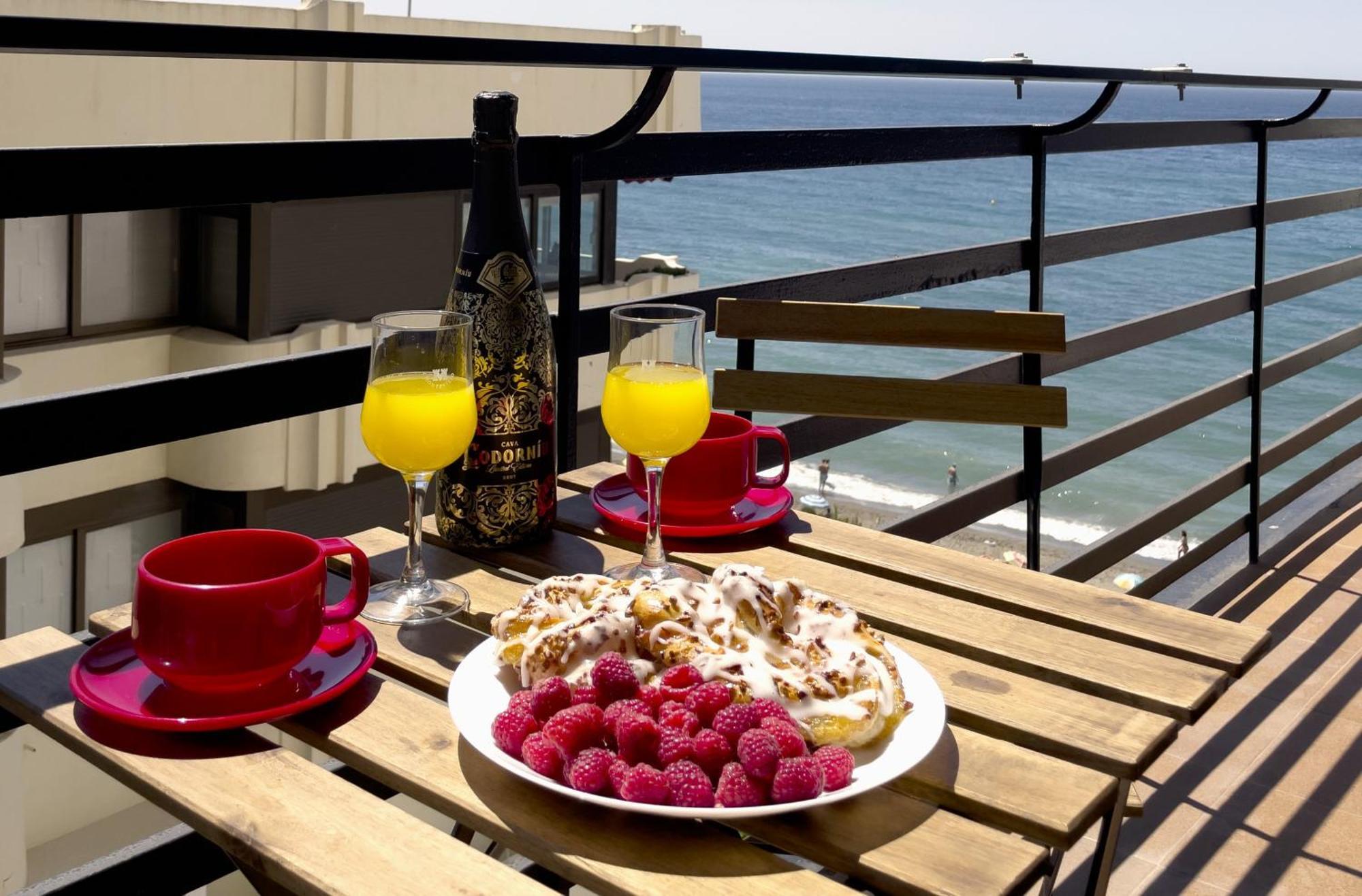 Mediterraneo 508. Fantastic Studio On The Beachfront With Sea Views. 마르베야 외부 사진