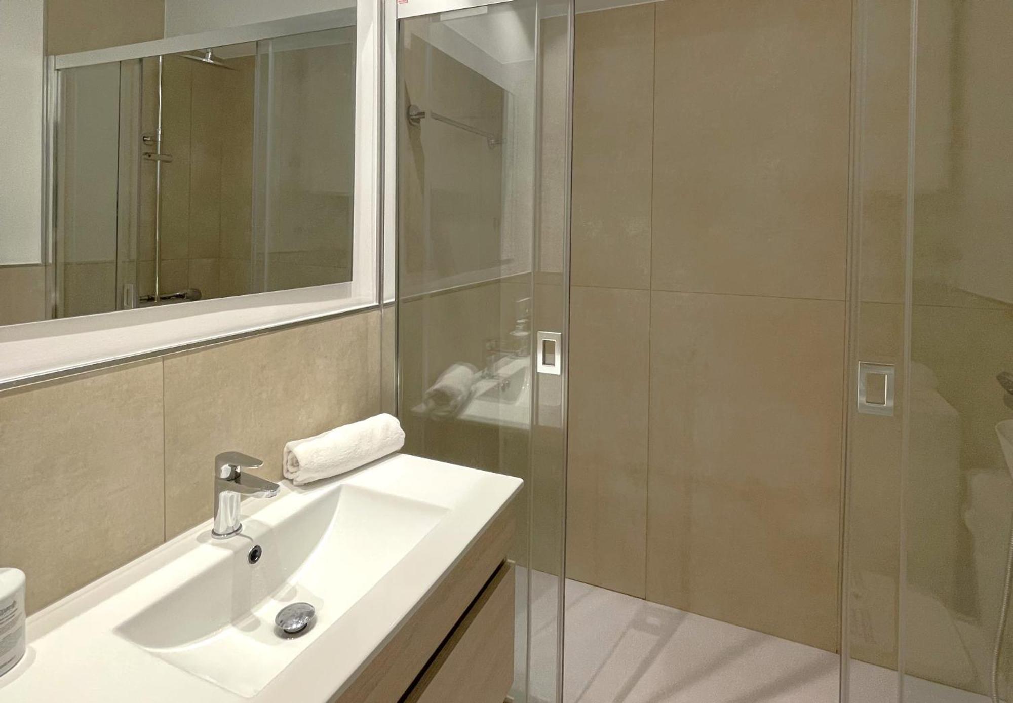 Mediterraneo 508. Fantastic Studio On The Beachfront With Sea Views. 마르베야 외부 사진